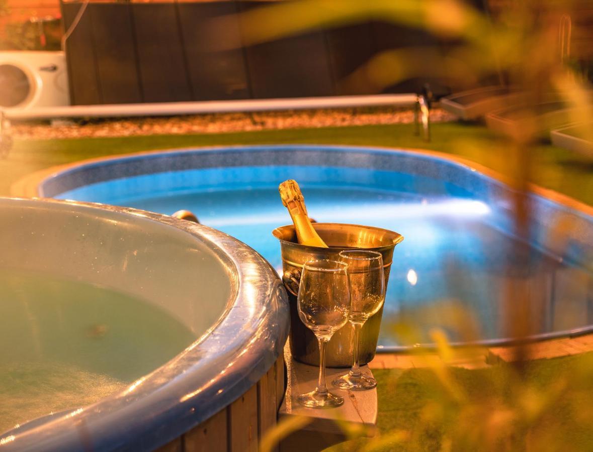 Domek Inosasino Z Basenem I Sauna Esterno foto